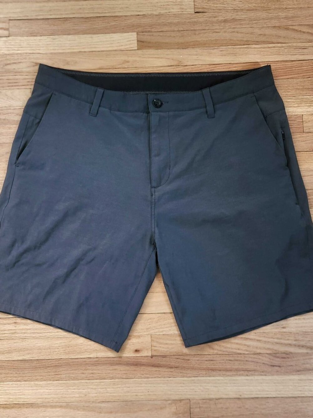 Vuori Aim Shorts Men’s Size 36 Gray Lightweight Performance Golf Hiking Shorts
